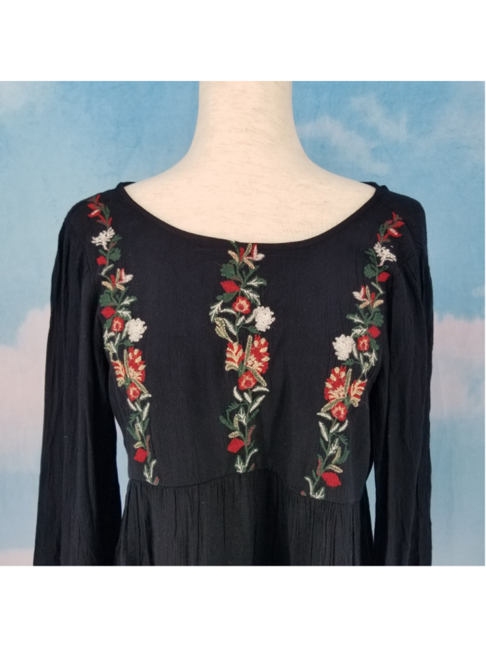 American Eagle Embroidered Blouse Balloon Sleeve Tie Back Black Floral XS Boho - Picture 2 of 8